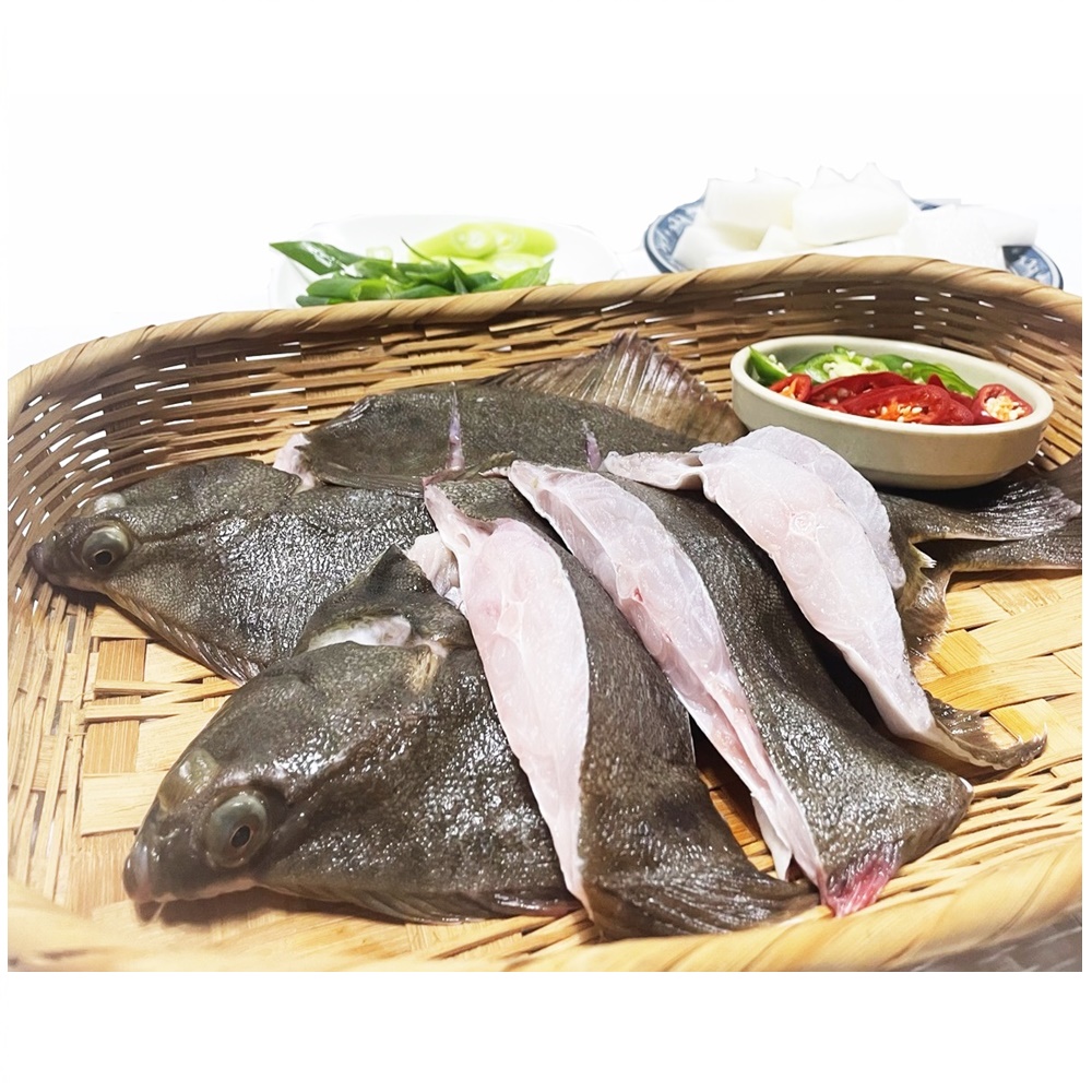 남해안 삼천포 쑥국 매운탕용 자연산 활 손질 도다리 1kg (손질후 약 750g)